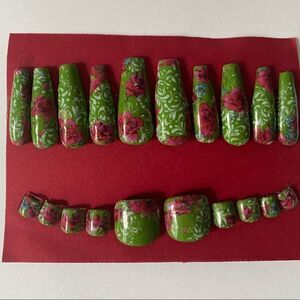 “A rose is still a rose” 🌹 manicure and pedicure press on nail 💅 set